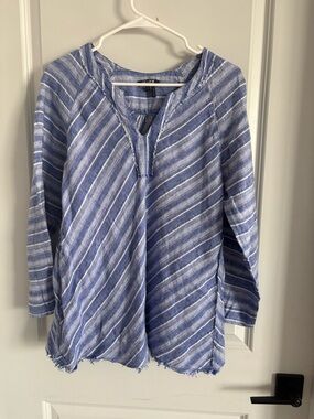 Nic + Zoe raw him blue top. Size L